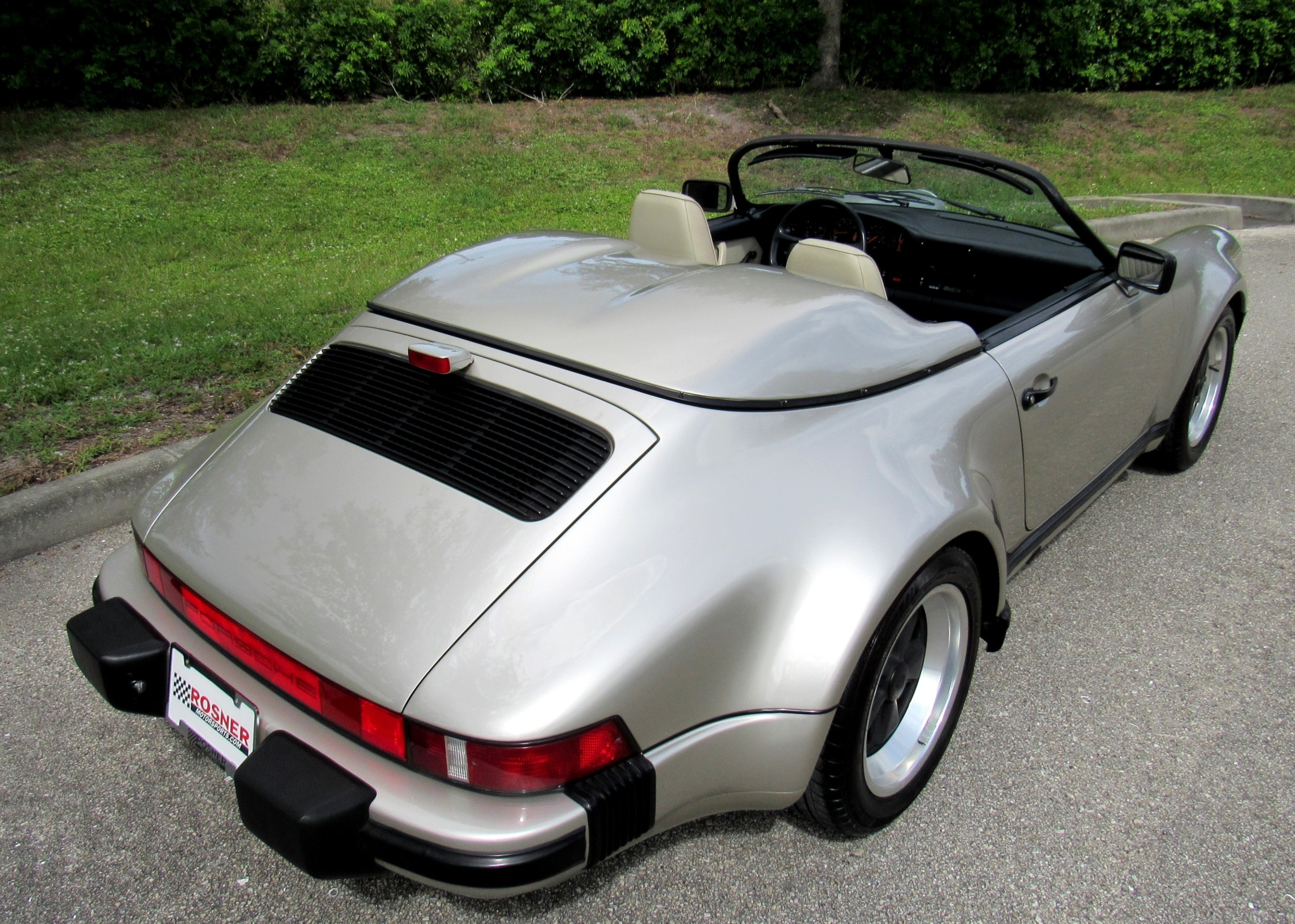 Linen Grey Metallic Porsche Colors