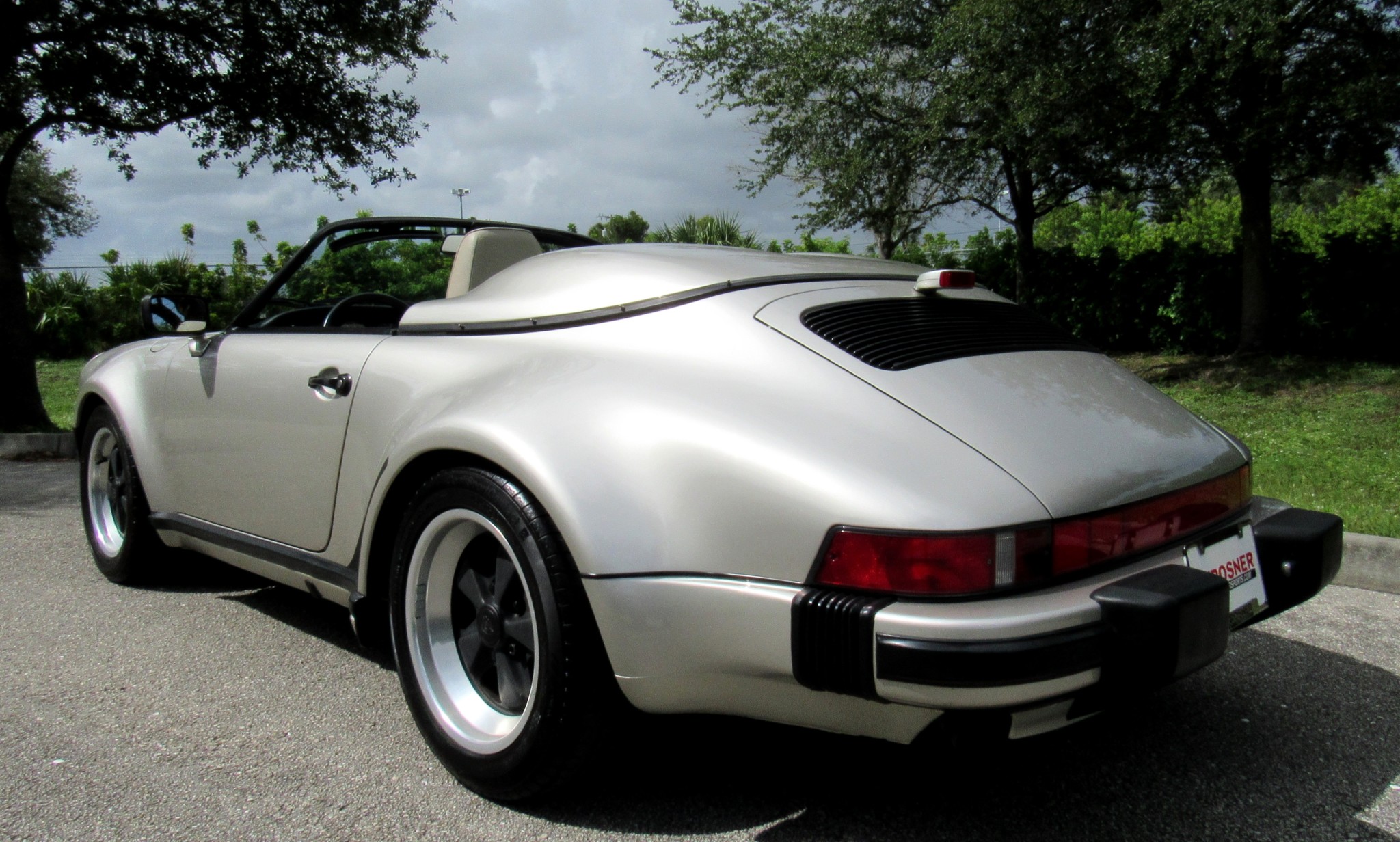 Linen Grey Metallic Porsche Colors