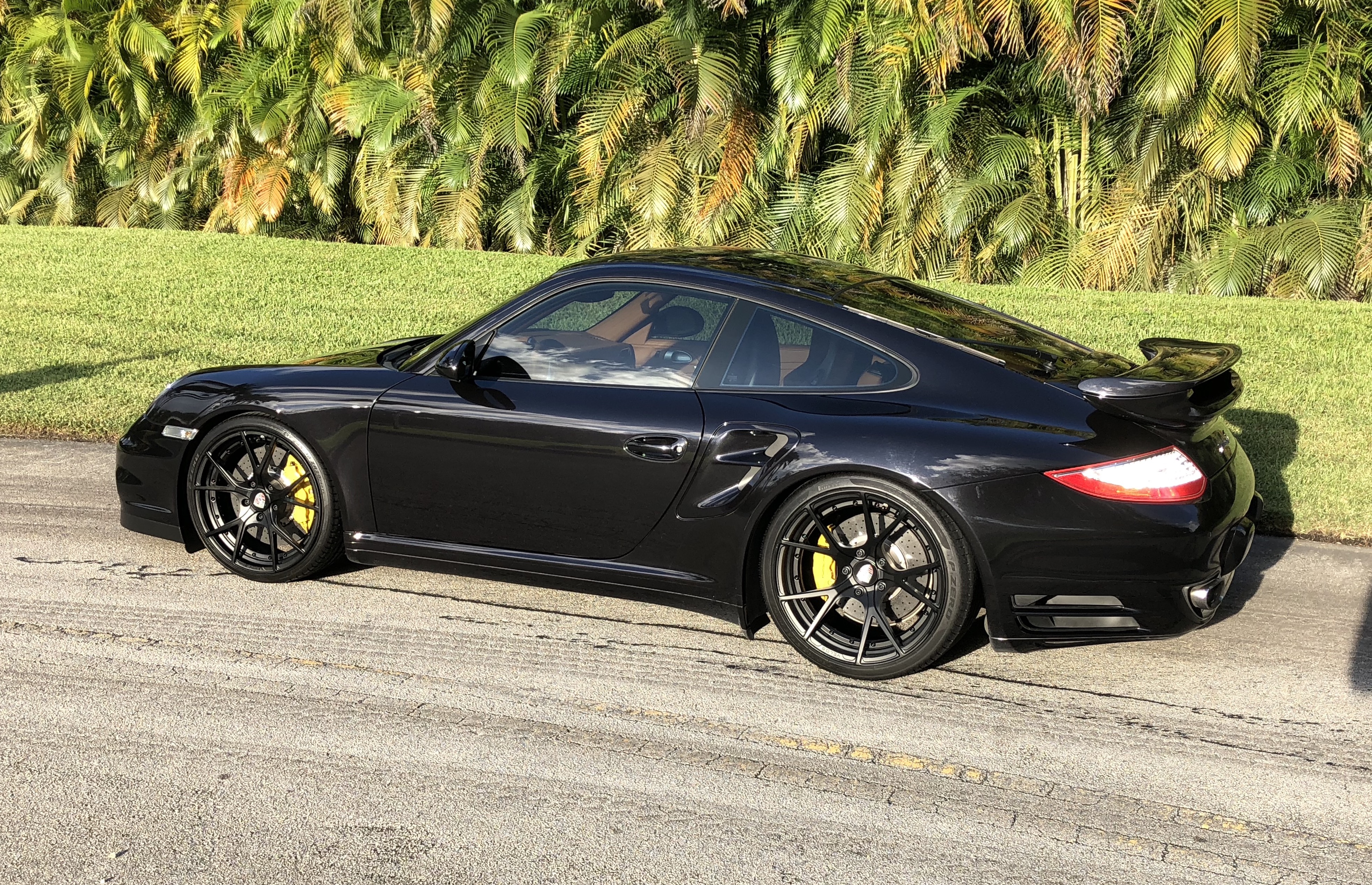 Basalt Black Metallic | Porsche Colors